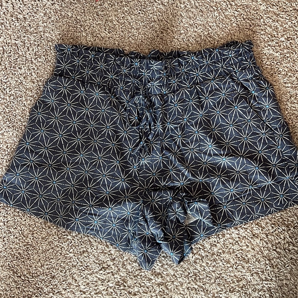 Geometric Patterned Women’s Shorts